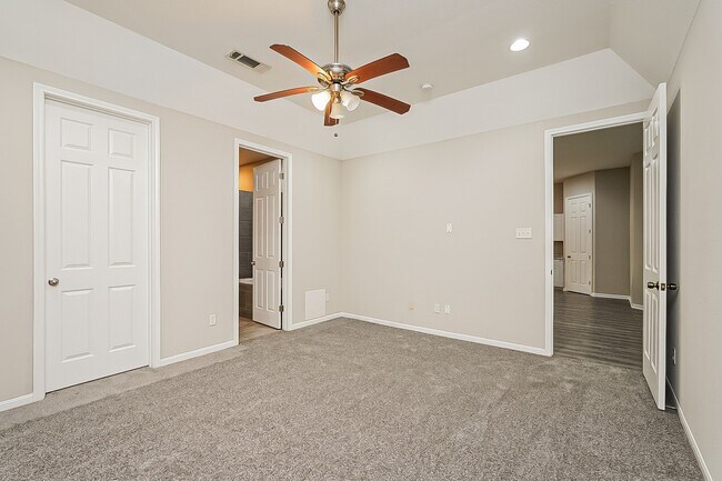 Building Photo - 10212 Carmencita Way