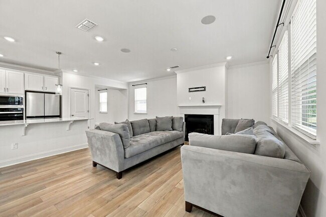 Building Photo - 2413 Abbot Hall Dr