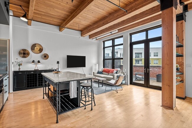 Building Photo - Gorgeous One Bedroom Luxury Condo in Ballp...