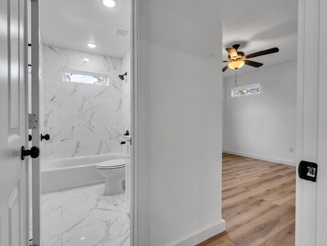 Building Photo - ? 3 Bed / 2.5 Bath Duplex – Spacious & Move-In Ready! ?