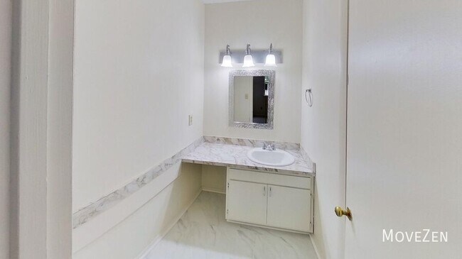 Building Photo - 5805 Nottoway Ct