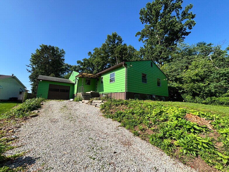 Building Photo - 2514 E 5th St