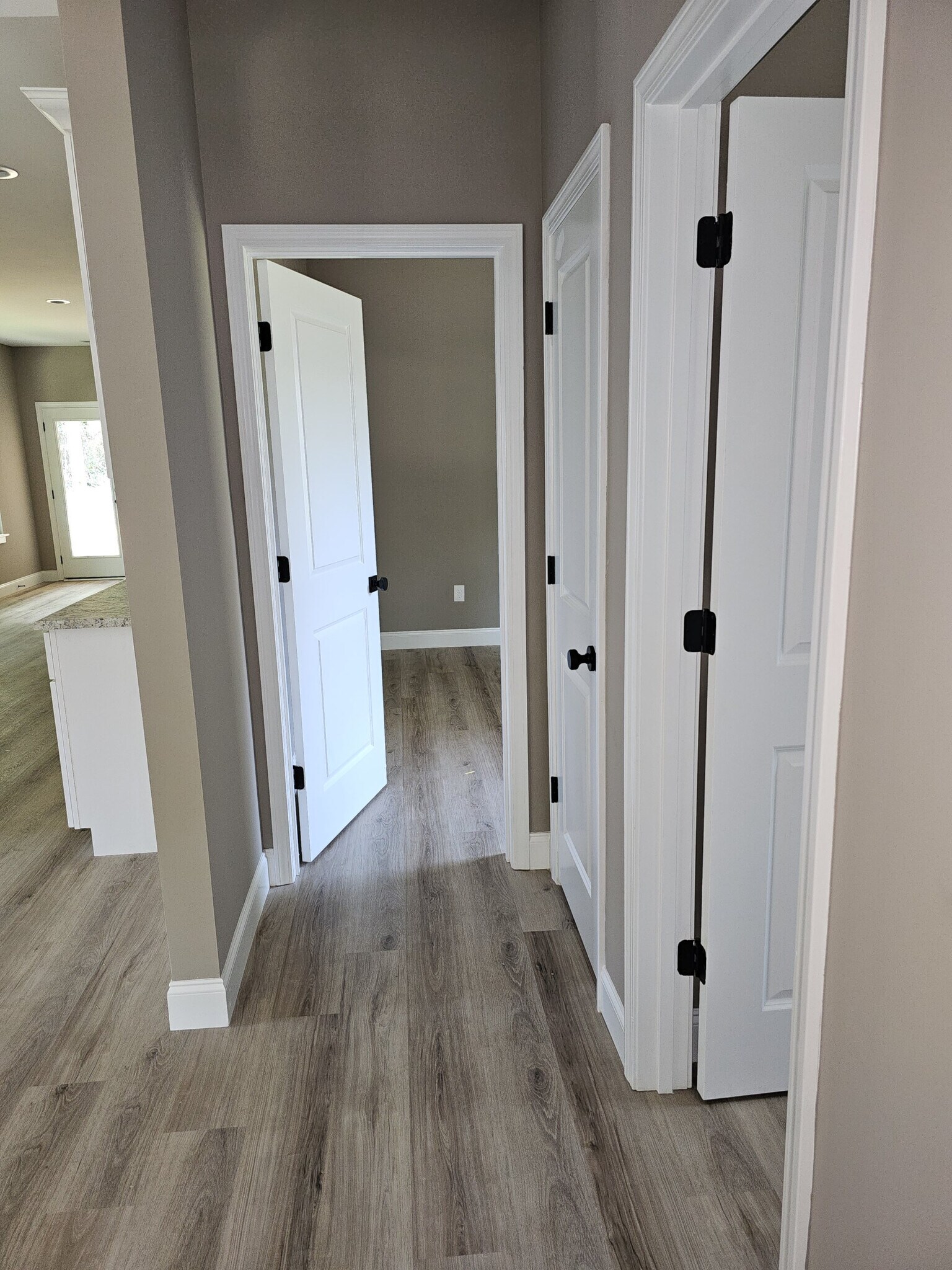 Building Photo - 305 Appian Dr
