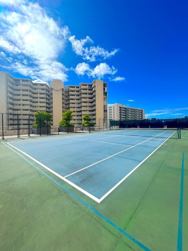 Building Photo - Available Now - High Floor Studio Apartmen...
