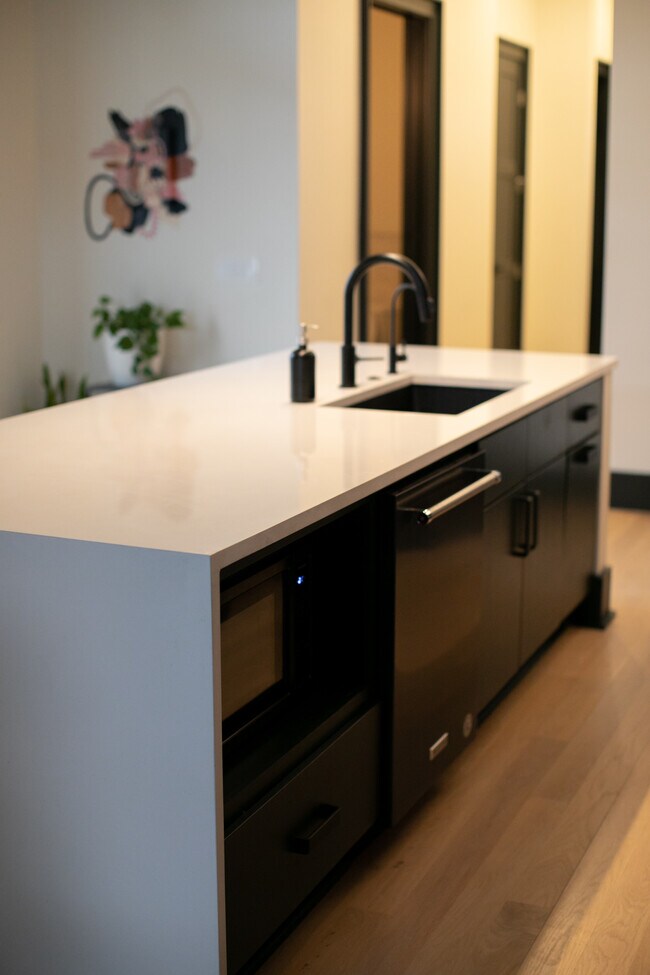 Building Photo - 1604 6th Ave N