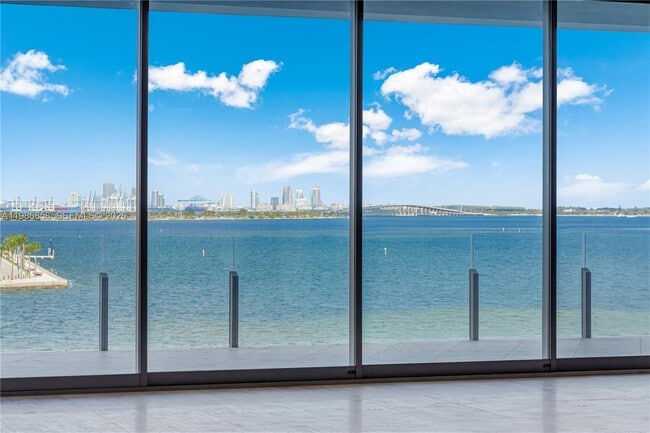 Building Photo - 5 Grove Isle Dr