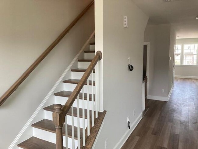 Building Photo - 543 Bistle Drive - Bev Roberts Rentals and...