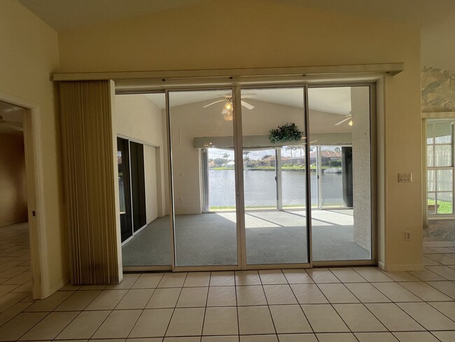Building Photo - $2,350 ** AVAIL 7/15/25 ** LAKE SUZY ** 3 ...