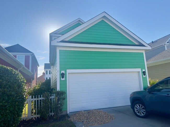 Building Photo - Market Common - Available Now!
