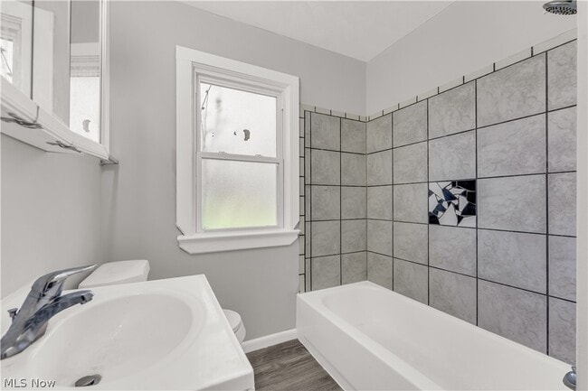 Building Photo - 2521 Greenvale Rd