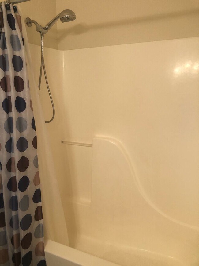 Building Photo - Fully Furnished Lakefront Condo!! 6 Month Lease Available!