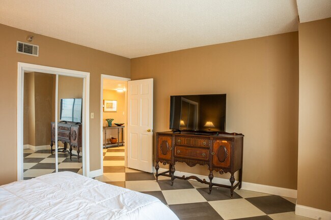 Building Photo - 355 S Broadway