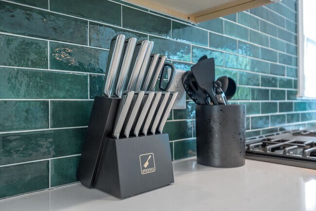 Building Photo - 2019 James St