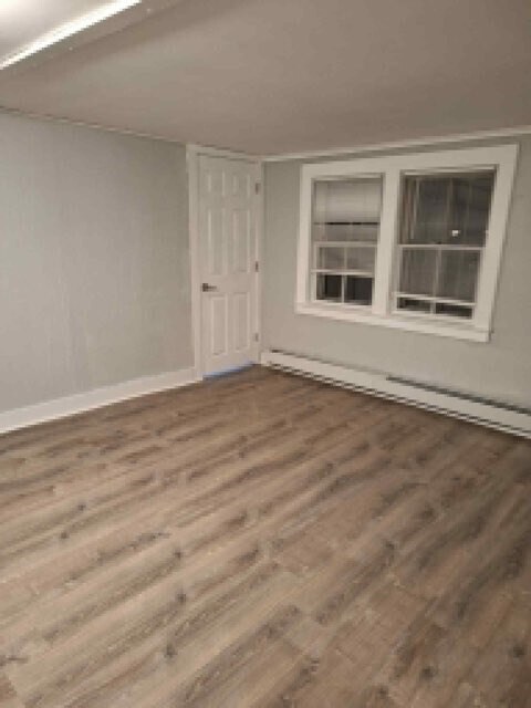 Building Photo - 404 Main St