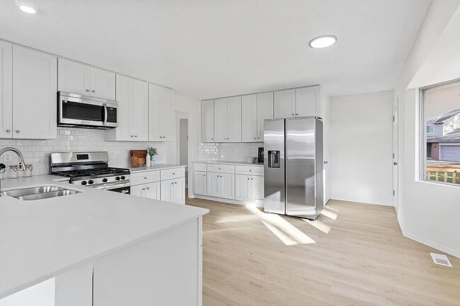 Building Photo - 14085 85th Pl N