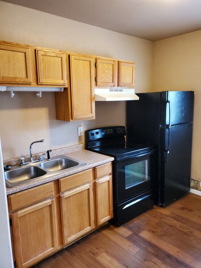 Kitchen - 404 W 12th St