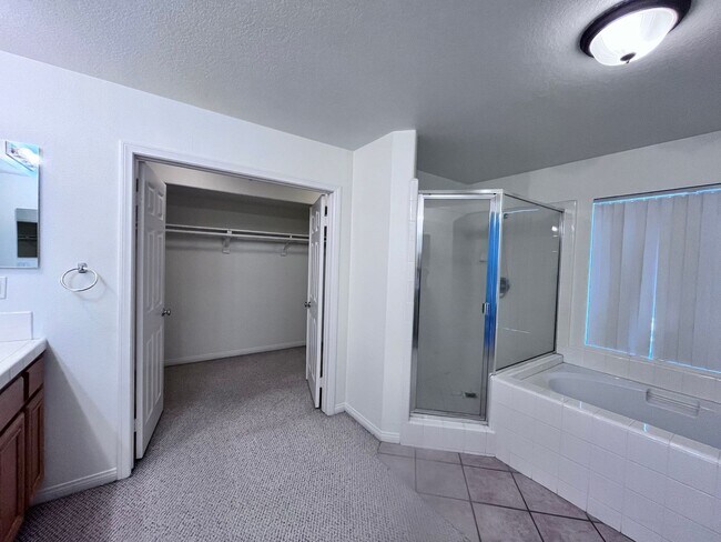 Building Photo - 11811 Columbia Ct