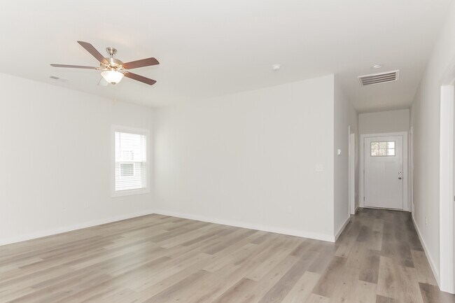 Building Photo - 6122 Hunter Ave, Charlotte, NC