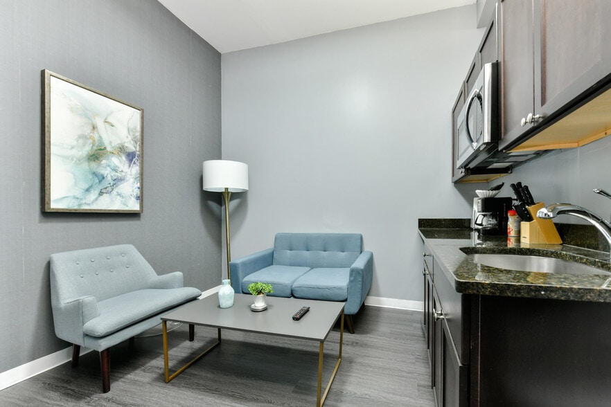 Building Photo - 27 Temple Pl