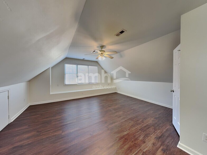 Building Photo - 905 Alba Rose Ln