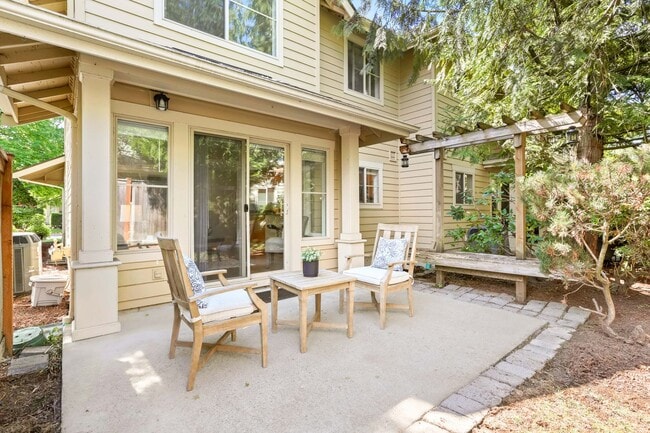 Building Photo - Must-see property that still feels brand new