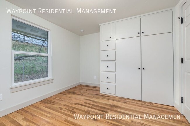 Building Photo - 2989 S Ivy St