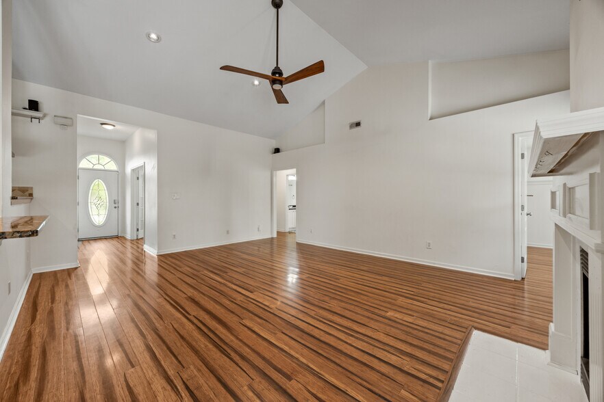 Building Photo - 125 Coldsprings Dr