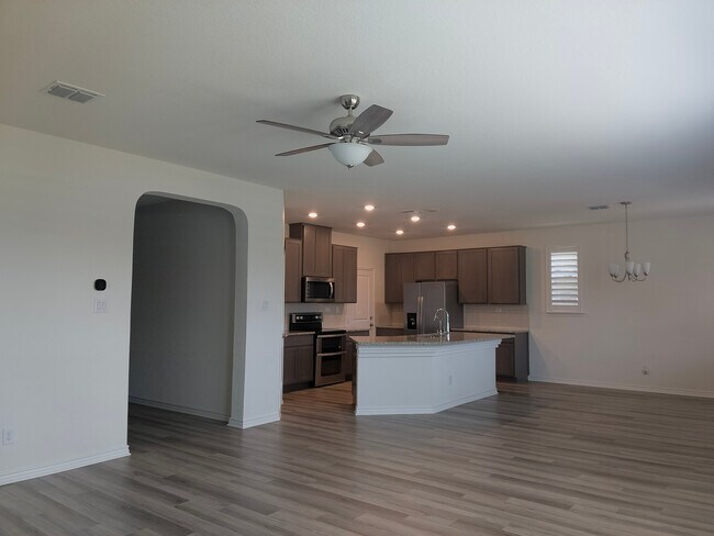 Building Photo - 3865 Bentwood Way