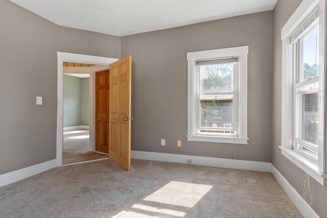 Building Photo - 155 Pond St