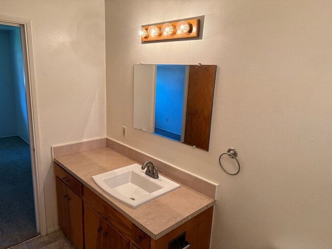 Building Photo - 1-bdroom, 1-bathroom duplex near Marie Jacob's Park!