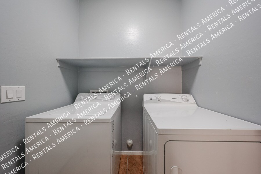 Building Photo - 18166 N Jameson Dr