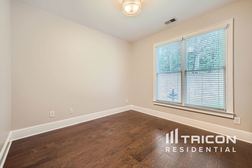 Building Photo - 3207 Collier Gate Ct