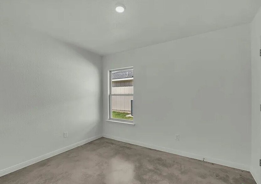 Building Photo - 901 Cherry Laurel Ln