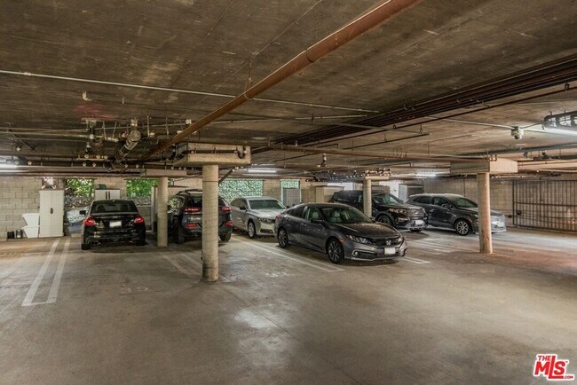 Building Photo - 4702 Fulton Ave