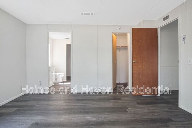 Building Photo - 322 Clearwater Lake Dr