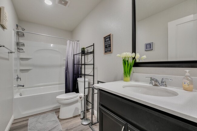 Building Photo - Furnished 5-Bedroom Home with Two Primary Suites