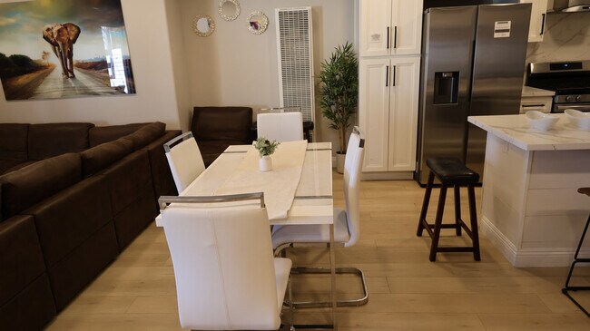 Building Photo - 1059 Gillespie Dr