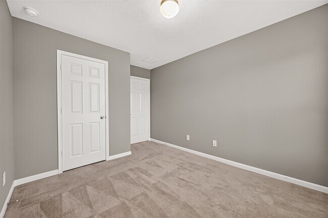 Building Photo - 8932 Hollister Commons Ln
