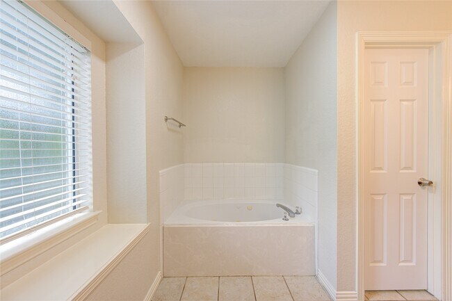 Building Photo - 12922 Yorkmont Dr