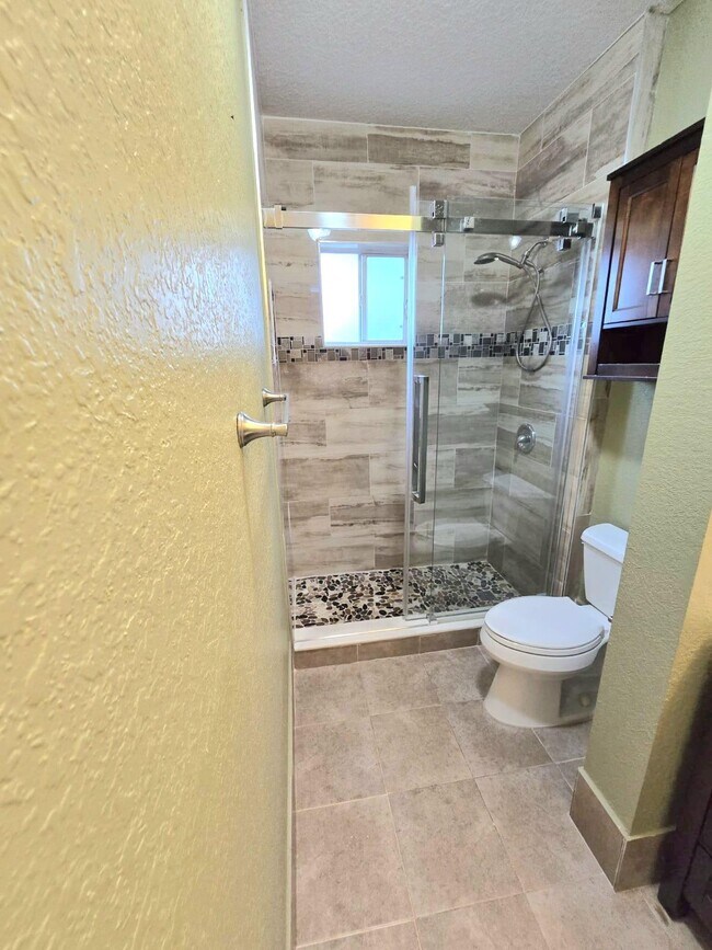 Building Photo - 6606 Catalina Ln