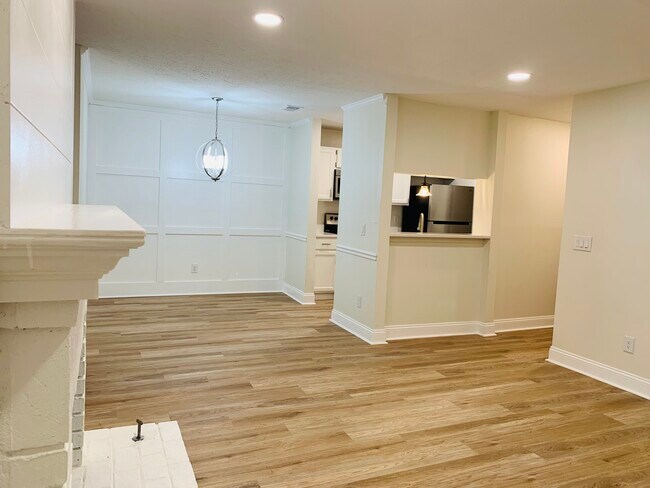 Building Photo - 524 Warm Springs Cir