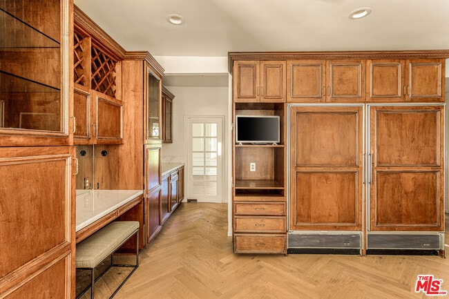 Building Photo - 353 N Gunston Dr