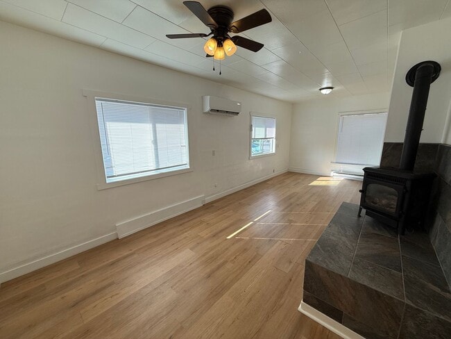 Building Photo - 3 Bed 1.5 Bath Pet Friendly Home in Monroe