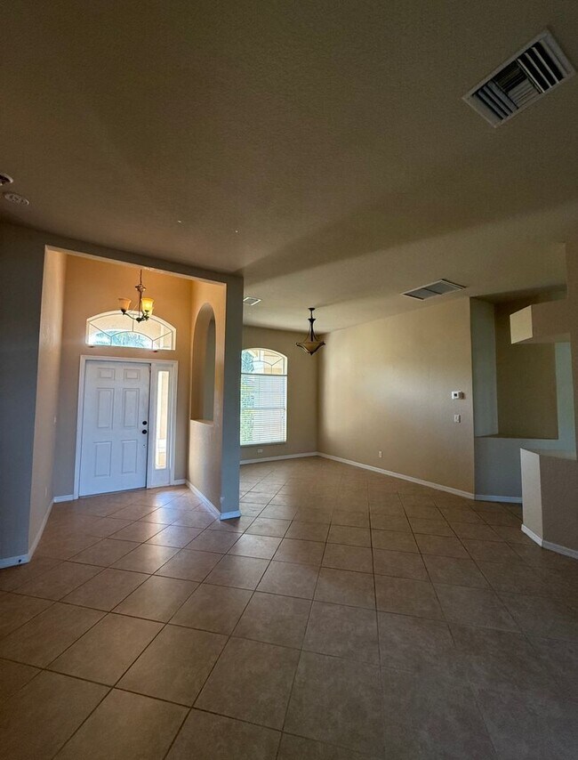 Building Photo - 4 Bedroom, 3 Bath Lakefront Home with 3-Ca...