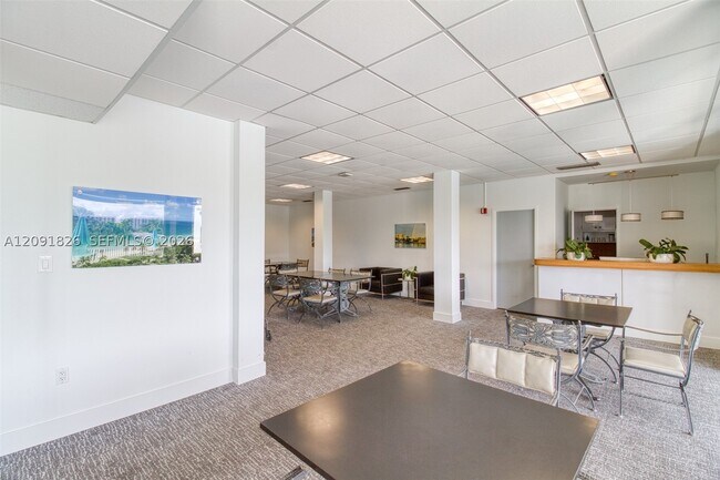 Building Photo - 9381 E Bay Harbor Dr