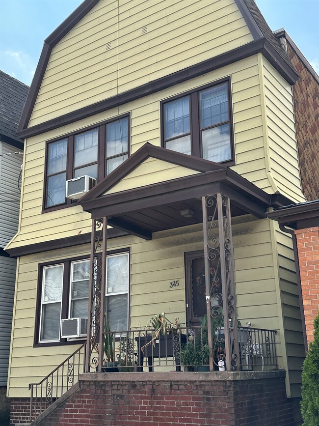 Primary Photo - 345 Danforth Ave