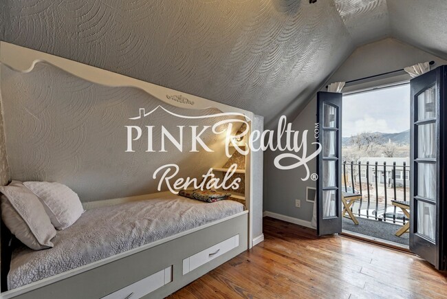 Building Photo - 1610 W Kiowa St