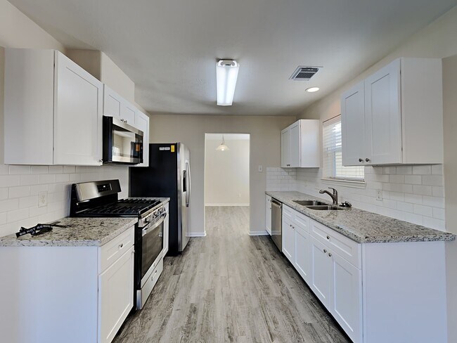 Building Photo - 16418 Noble Meadow Ln