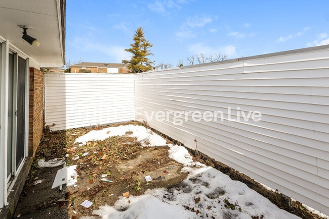 Building Photo - 5839 Troy Villa Blvd