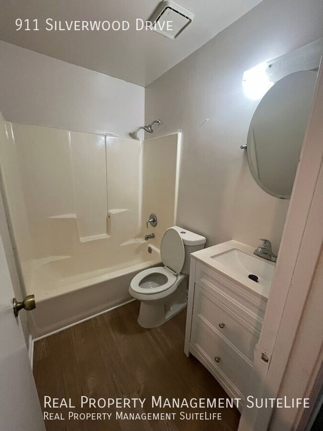 Building Photo - 911 Silverwood Dr